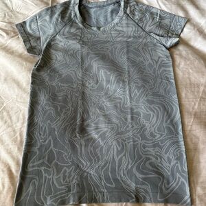 Lululemon Swiftly Tech Short Sleeve Tee 2.0 – Size 10 (Women’s)